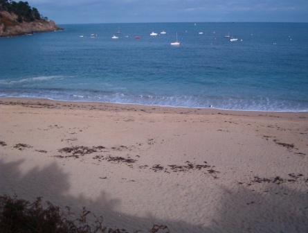Photo d'une autre plage de St lunaire  600m 'la fosse aux 
      vaults'